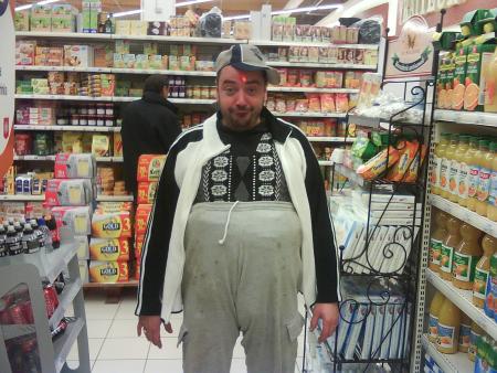 Fr�do....., qui fait le clown en plein Leclerc......, le 8 Novembre 2008